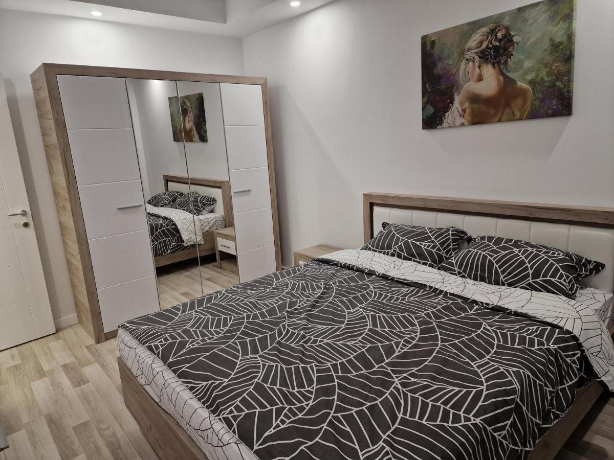 Golden Cosmopolis Apartment Cretuleasca Ngoại thất bức ảnh