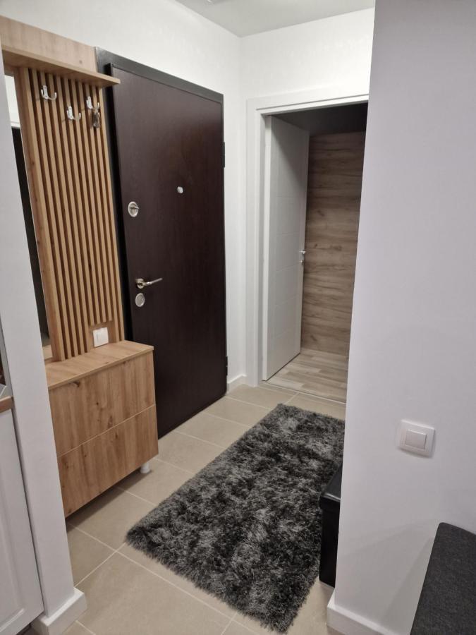 Golden Cosmopolis Apartment Cretuleasca Ngoại thất bức ảnh