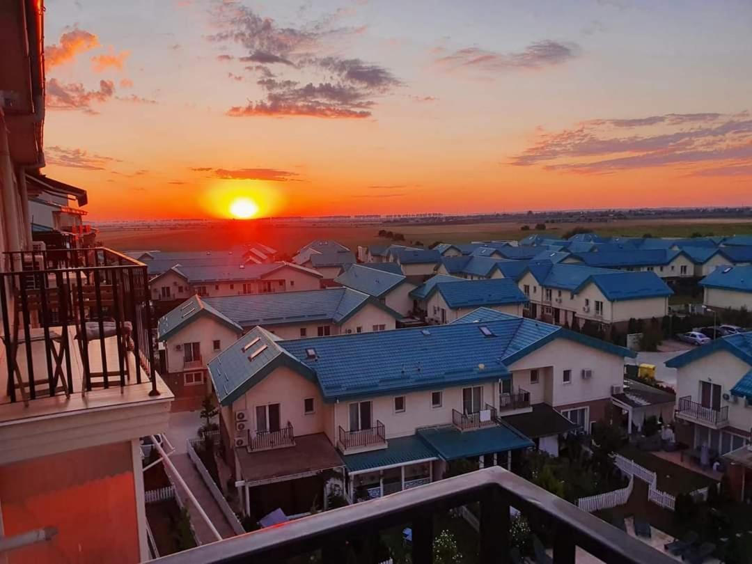 Golden Cosmopolis Apartment Cretuleasca Ngoại thất bức ảnh