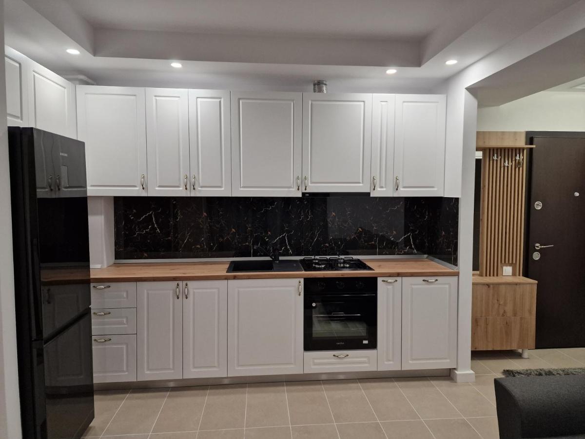 Golden Cosmopolis Apartment Cretuleasca Ngoại thất bức ảnh