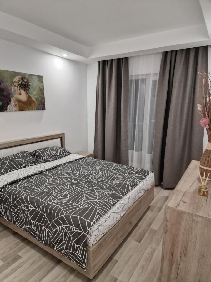 Golden Cosmopolis Apartment Cretuleasca Ngoại thất bức ảnh